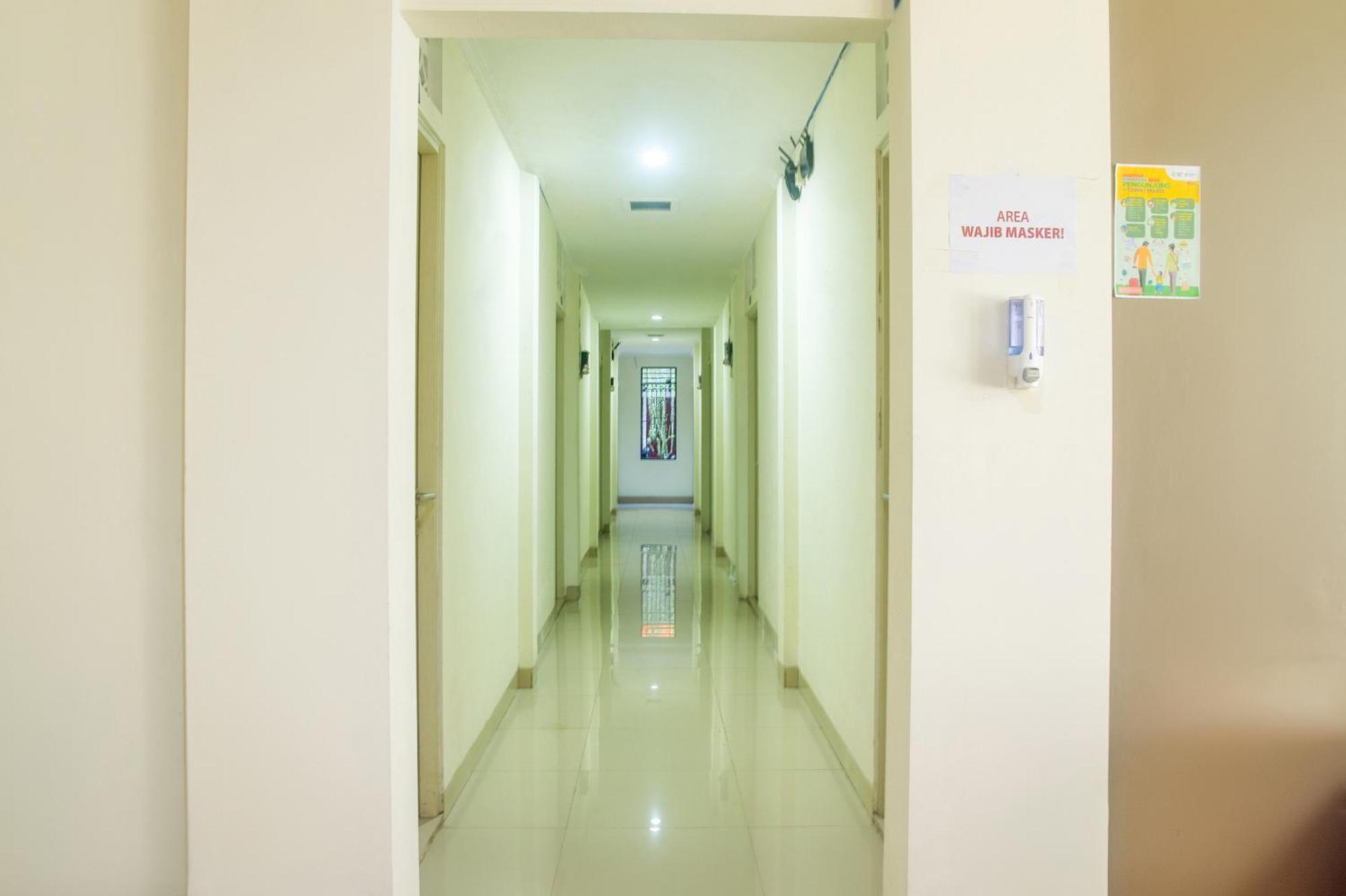 Urbanview Hotel Minongga Pondok Labu By Reddoorz Jacarta Exterior foto