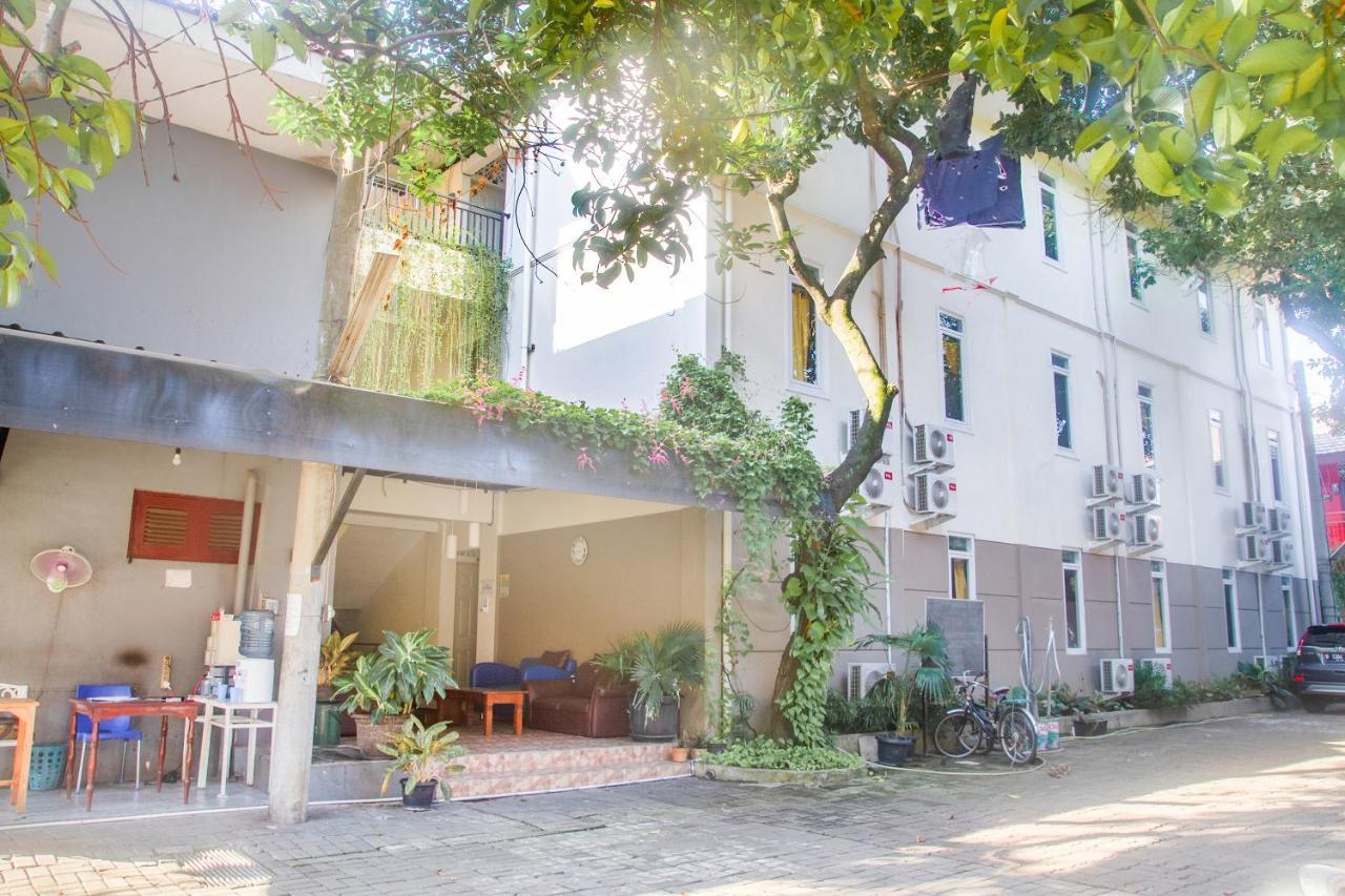 Urbanview Hotel Minongga Pondok Labu By Reddoorz Jacarta Exterior foto