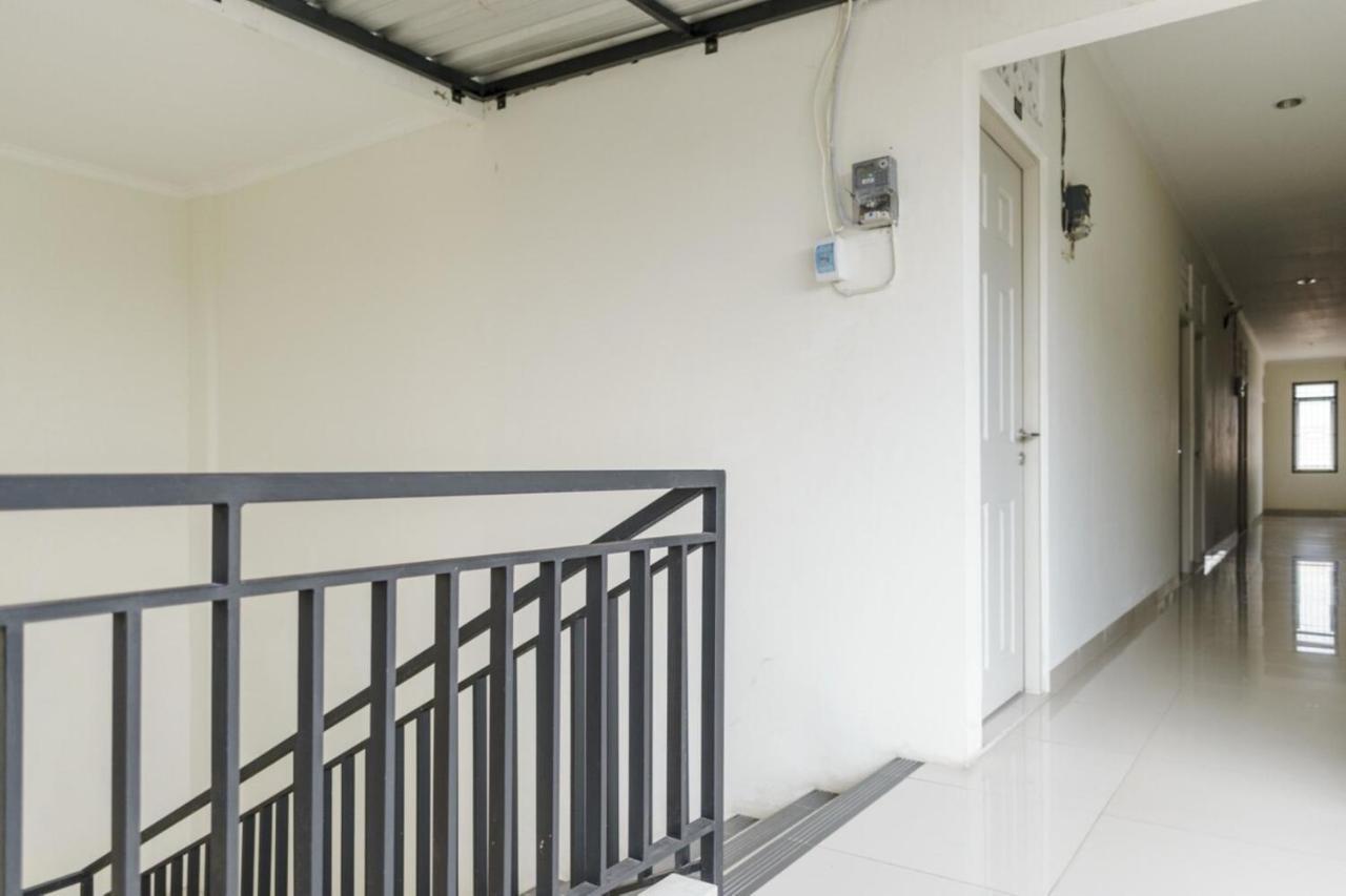 Urbanview Hotel Minongga Pondok Labu By Reddoorz Jacarta Exterior foto