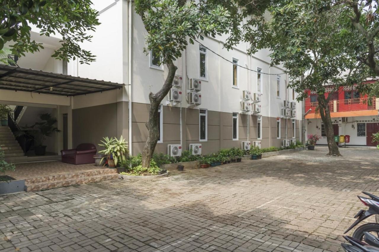 Urbanview Hotel Minongga Pondok Labu By Reddoorz Jacarta Exterior foto